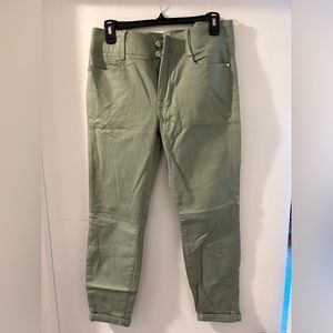 Apt 9 green jeans cropped